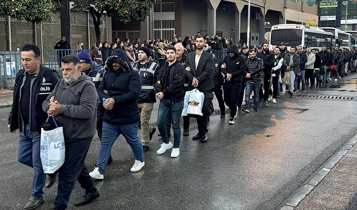 Mersin Gümrüğündeki Rüşvet Operasyonu Zanlılar Adliyede Ankara dan