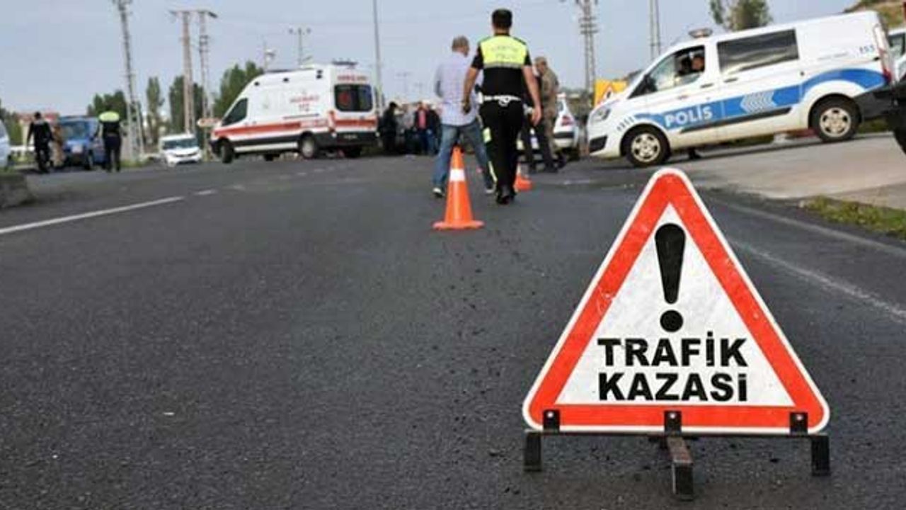 Aydın Söke'de İki Motorsiklet Çarpıştı, 2 Kişi Yaralandı