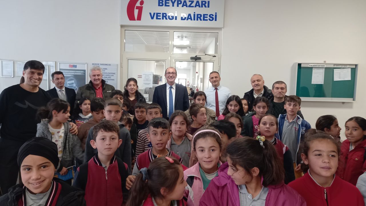 Beypazarı'nda Öğrencilerden Vergi Dairesi Müdürlüğü Ziyareti