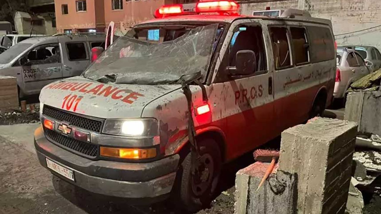 Filistin Kızılay Derneği, 2 Ambulansın Vurulduğunu Duyurdu