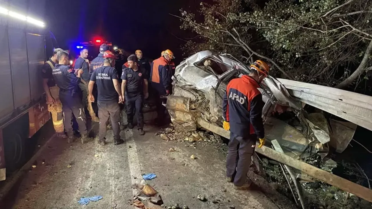 Bursa'da Yaşanan Kazada 1 Kişi Öldü, 2 Kişi Ağır Yaralandı