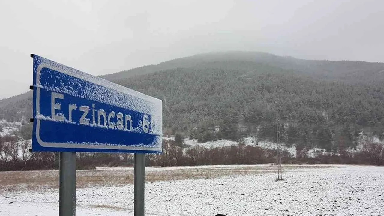 Erzincan'da Yüksek Kesimlerde Kar Yağışı Başladı