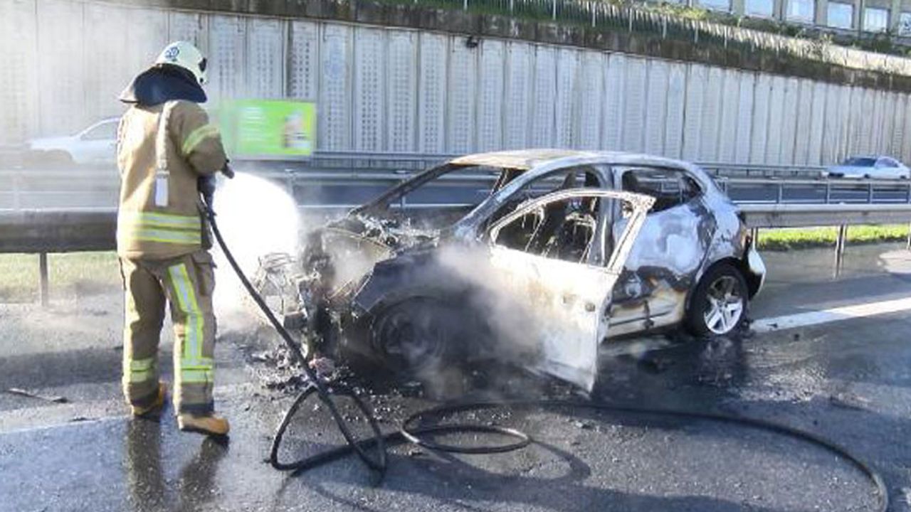 İstanbul TEM Otoyolu'nda Otomobil Yandı