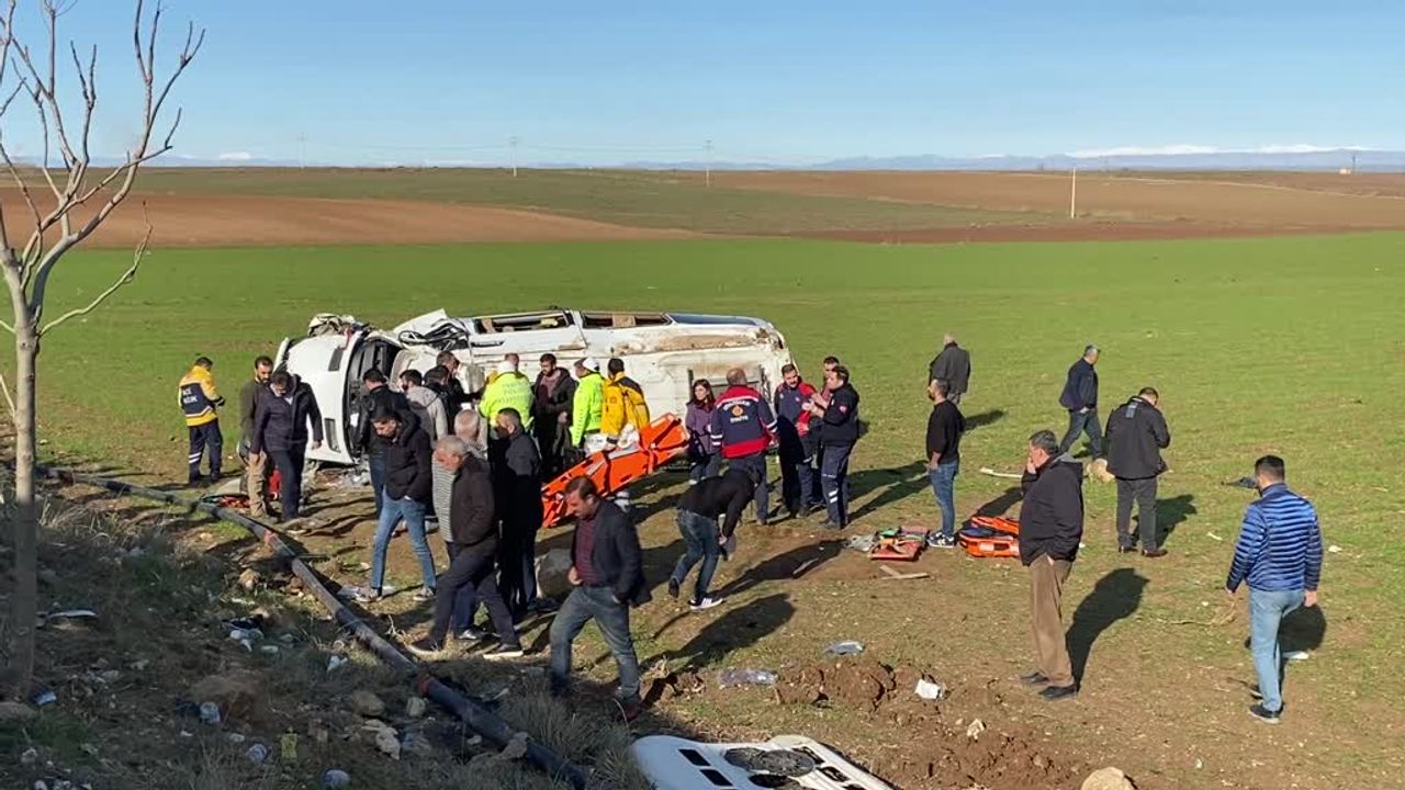 Diyarbakır'da Yolcu Minibüsü Kazası: 15 Yaralı Var!