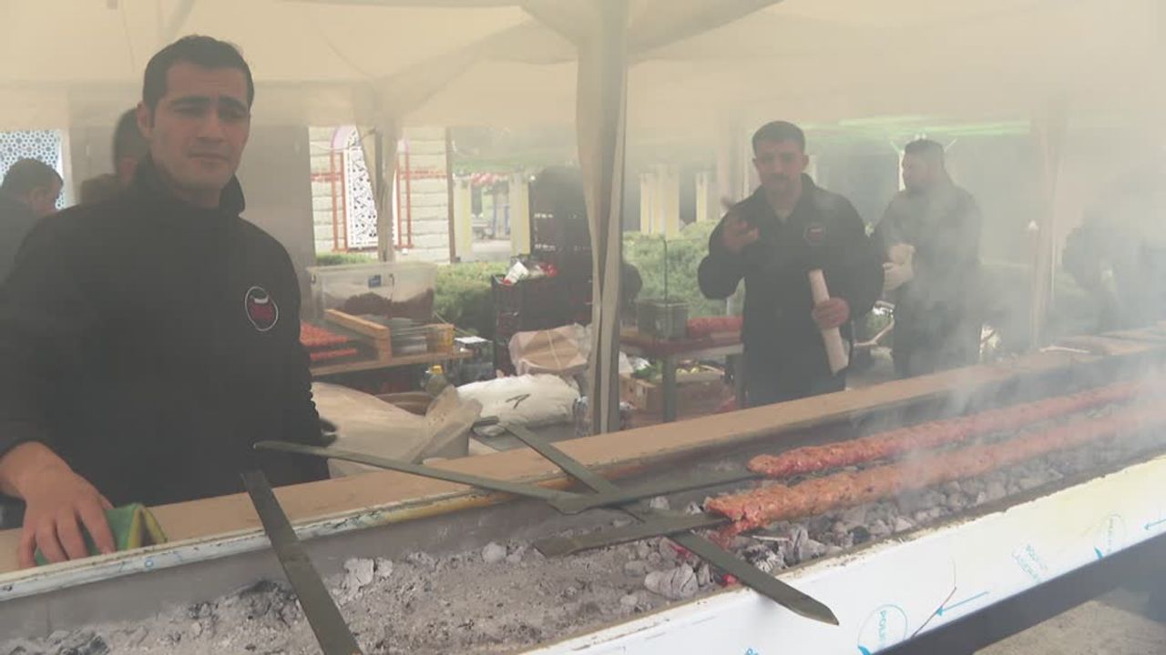 Ankara'da 15 Metrelik Adana Kebabı Pişirildi