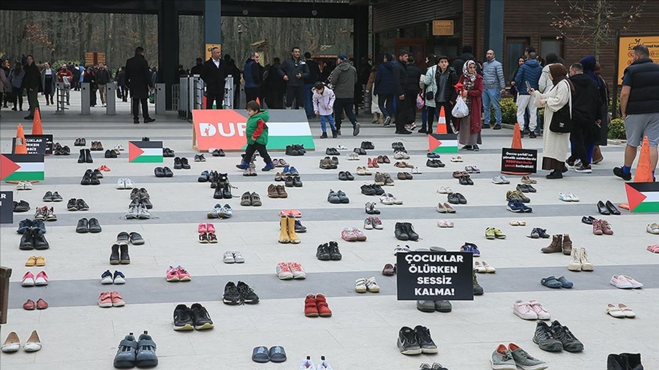 Kocaeli'de, Gazze için Sessiz Ayakkabı Nöbeti Tutuldu