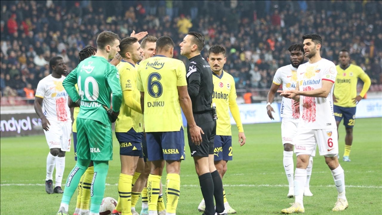Fenerbahçe'ye Fred Şoku: 3 Maç Men!