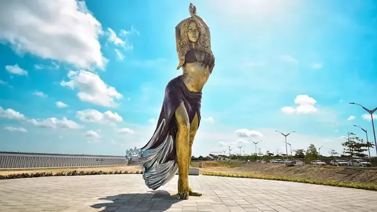 Shakira’nın Dev Bronz Heykeli Kolombiya’da Dikildi!