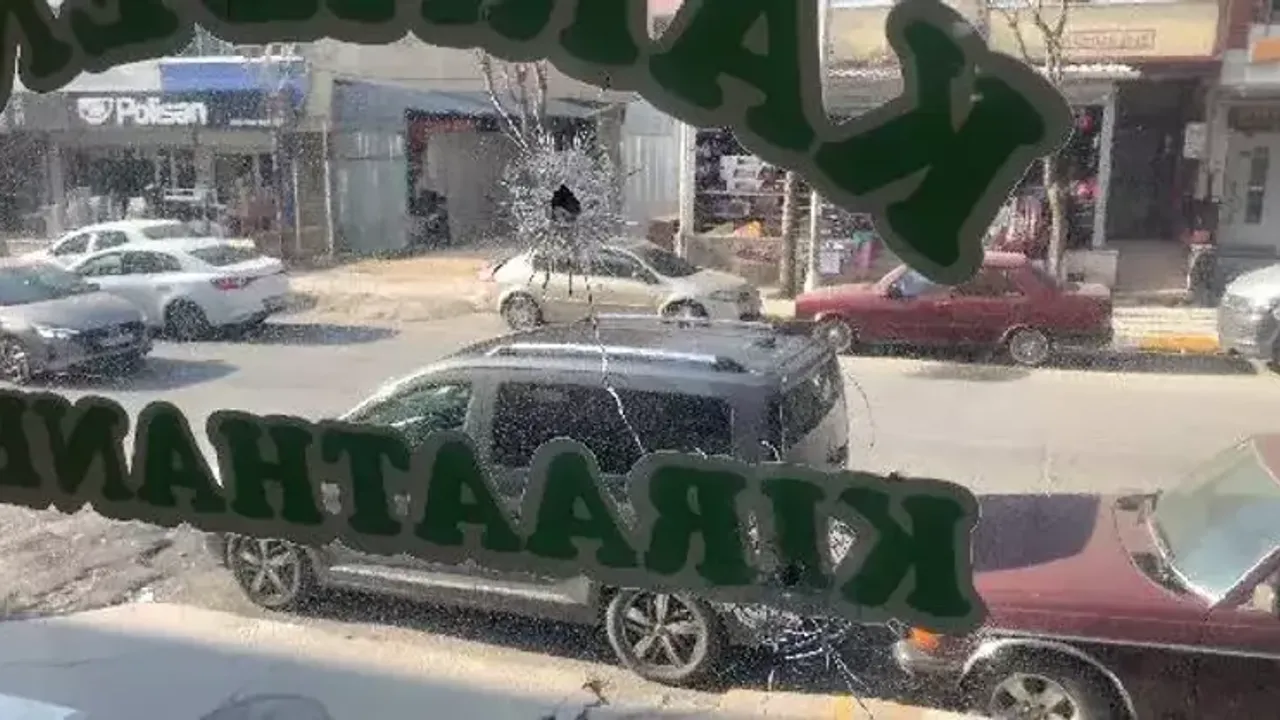 Esenyurt'ta 3 Kahvehaneye Ardı Ardına Silahlı Saldırı