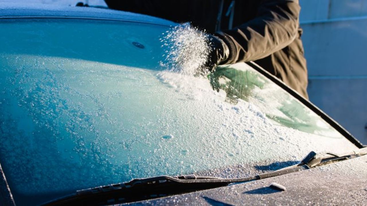Soğuk Kış Günlerinde Araba Buzlanmasına Karşı Etkili Çözümler!