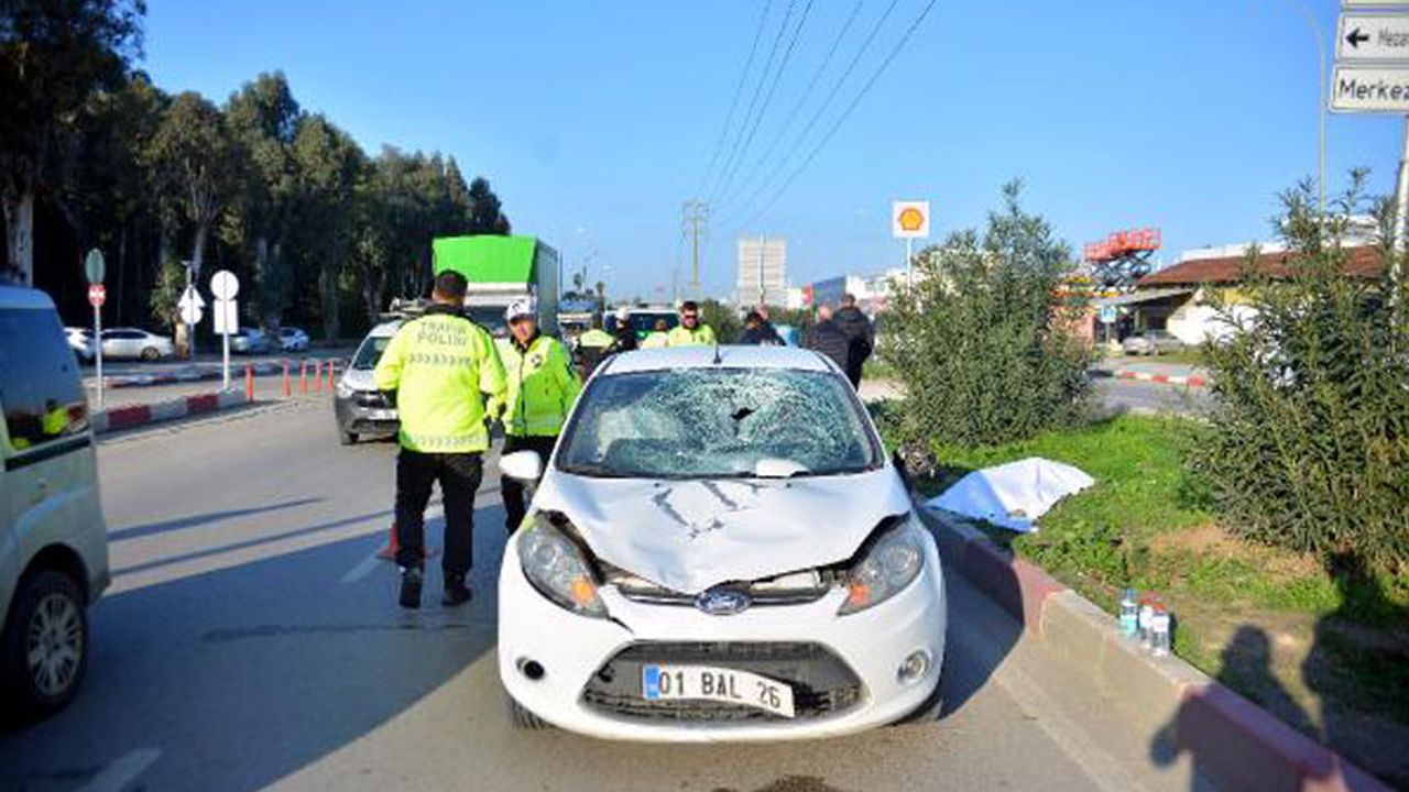 Adana’da Karşıya Geçmeye Çalışırken Araba Çarptı