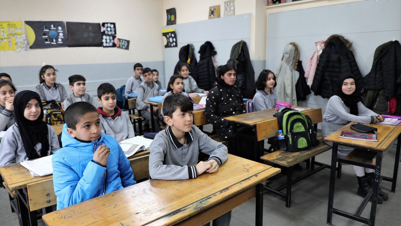 Ağrı'da Çocuklar Okula Kazandırılıyor