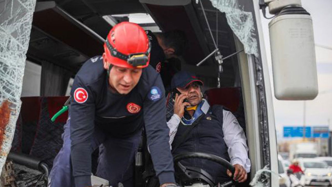 Antalya’da Kazadan Kurtulan Vatandaş Telefonuna Sarıldı
