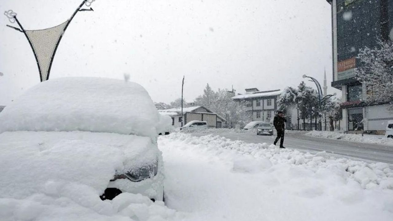 Bingöl'de Kar Yağışı Sebebiyle, 112 Köy Yolu Kapandı
