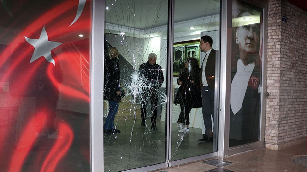 CHP Antalya Binasına Saldırı Düzenlendi