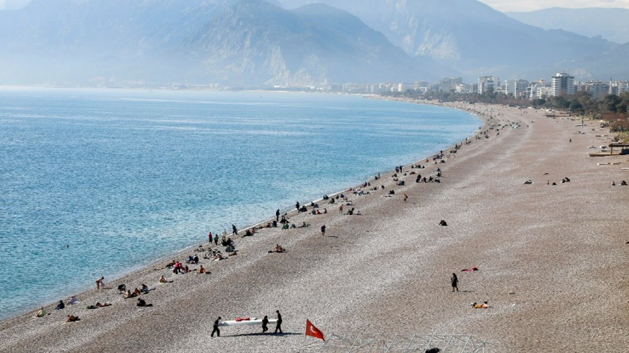 Antalya'da Yaz Sıcakları Devam Ediyor