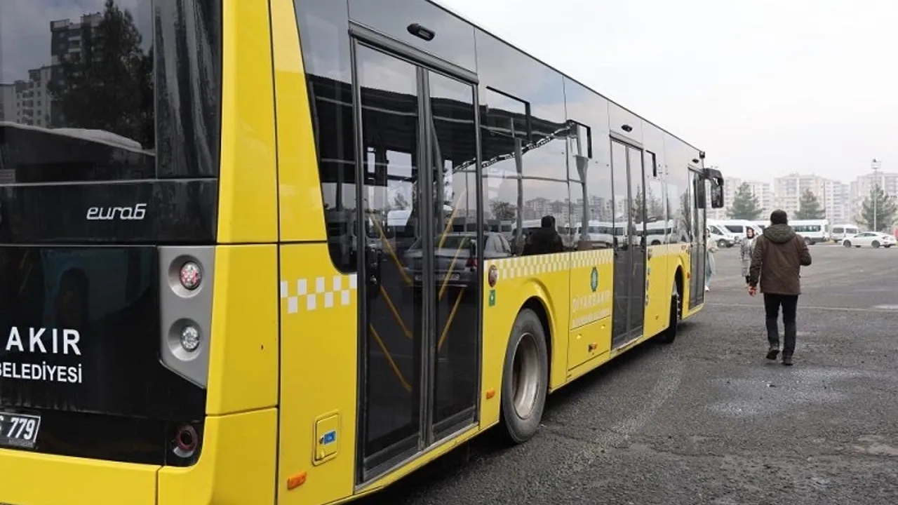 Diyarbakırda Otobüste Hırsızlık: Çantadan Bin Dolar Çaldı!