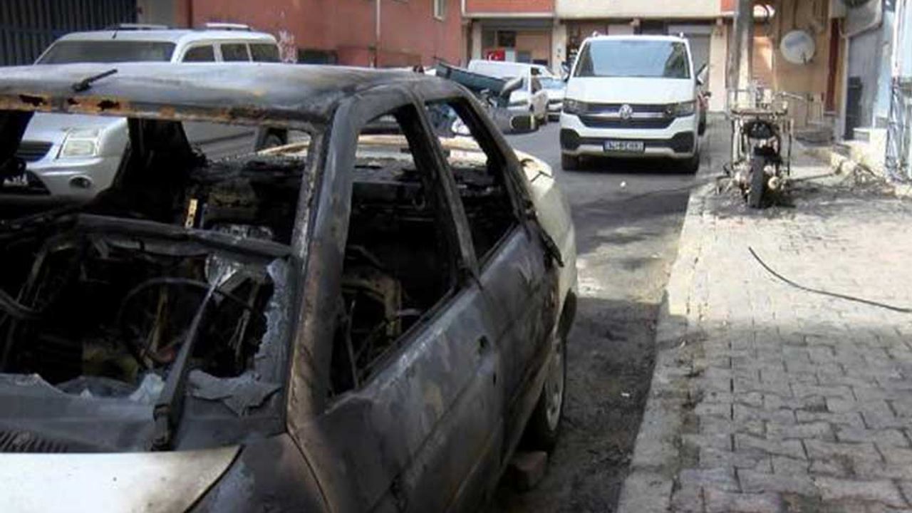 İstanbul’da, Motosiklette Çıkan Yangın Otomobile Sıçradı