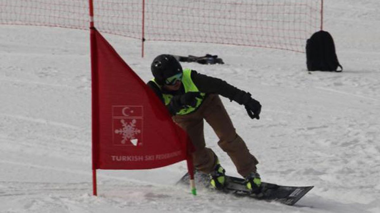 Erzincan’da Snowboard Türkiye 2'nci Etap Şampiyonası