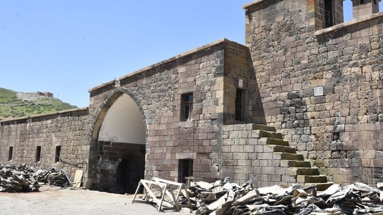 Bitlis’te El Aman Hanı Restore Ediliyor