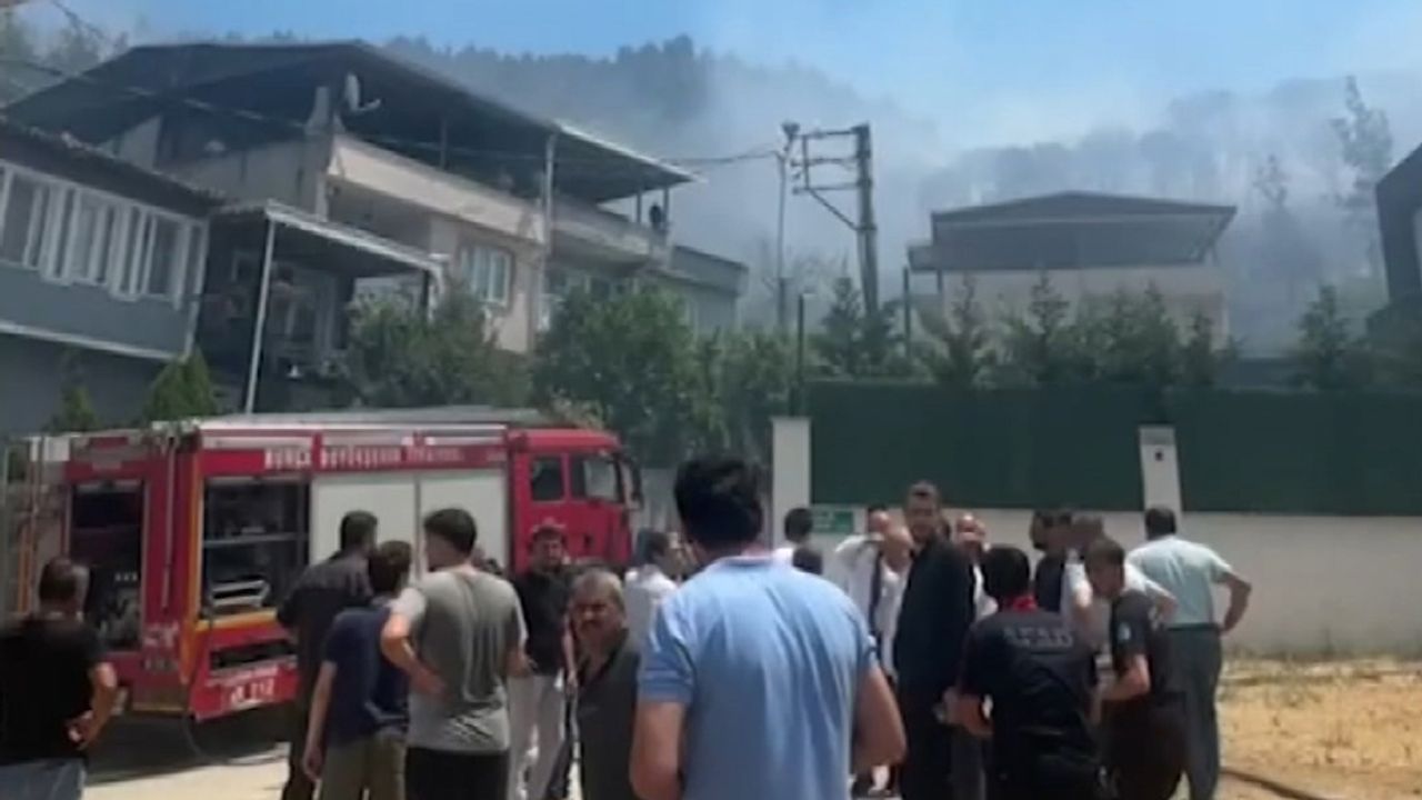 Bursa’da Maki Yangını İsmetiye Mahallesindeki Evlere Sıçradı