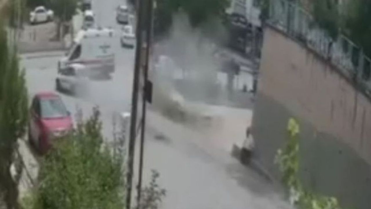 Ankara Mamak’ta Otomobil Yayaya Çarptı