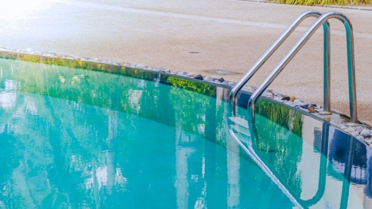 Kirli Havuz ve Denizler Hastalık Saçıyor