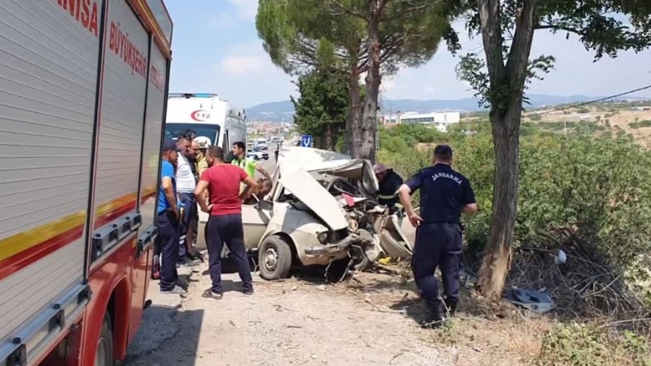 Manisa’da Kaza: Otomobil Ağaca Çarptı, 1 Kişi Öldü