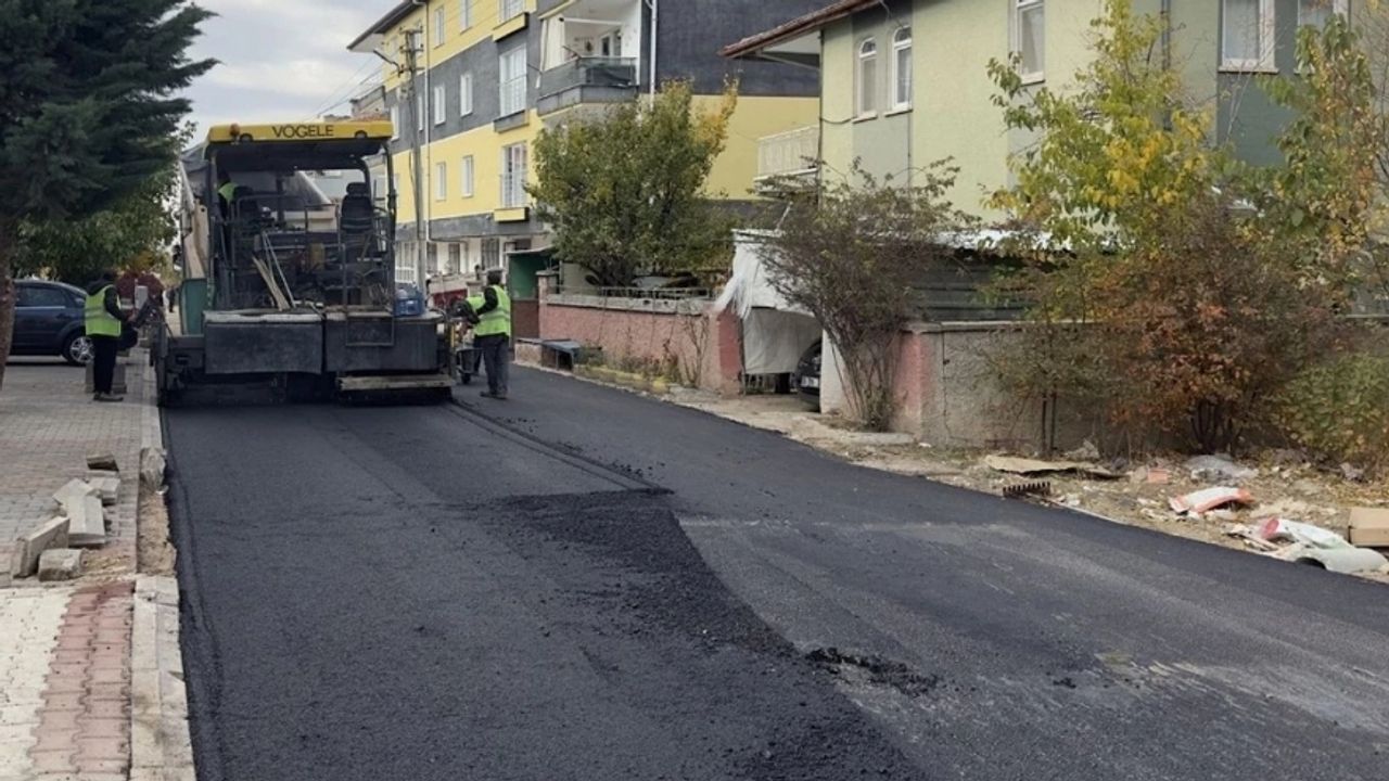 Akyurt’ta Sıcak Asfalt Çalışmaları Hız Kesmeden Devam Ediyor