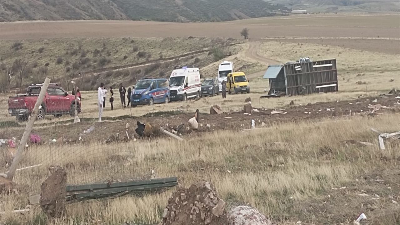 Başkentte Şiddetli Fırtına Aile Pikniğini Faciaya Çevirdi! Devrilen Konteynerin Altında Kalan Baba Öldü