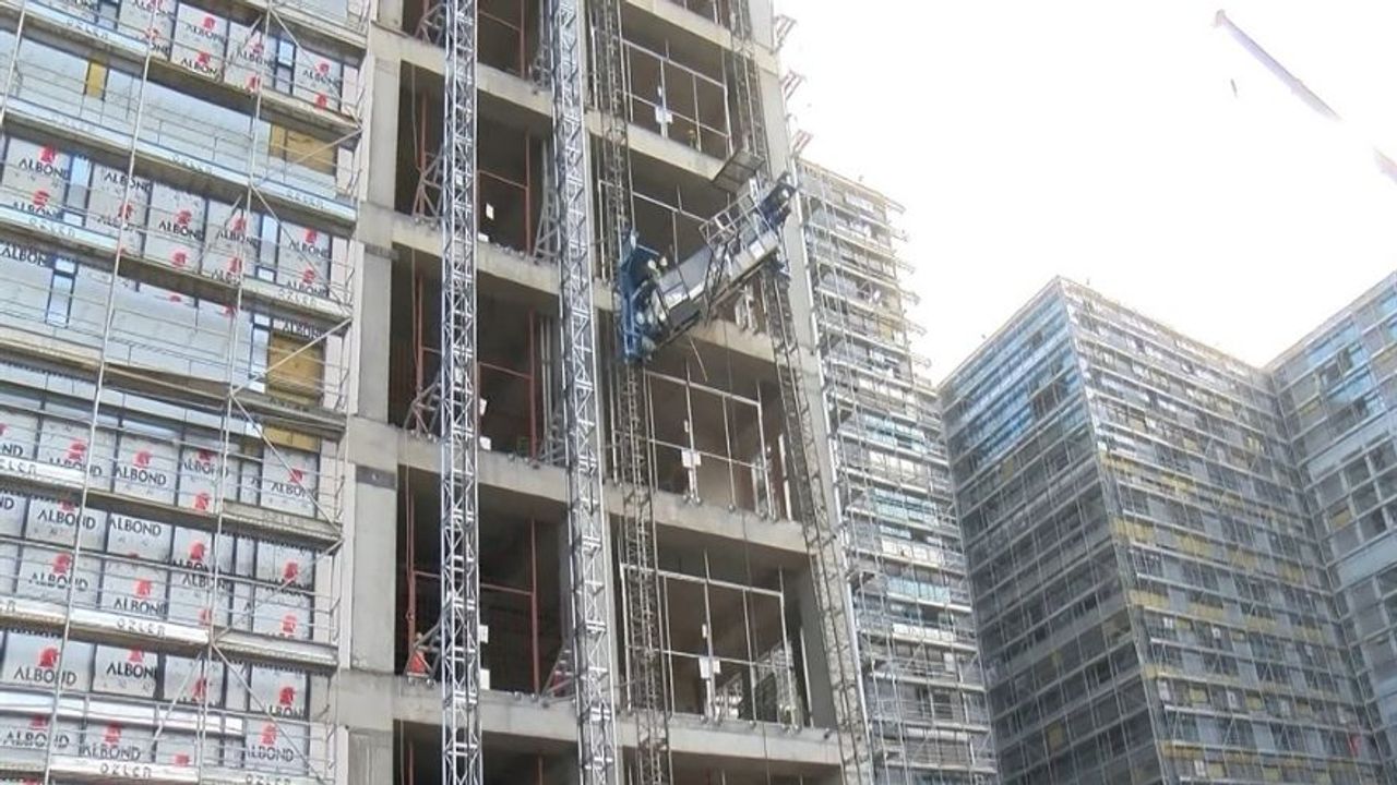 Bahçelievler'de İnşaatın Yük Asansörü Düştü: 8 İşçi Yaralandı