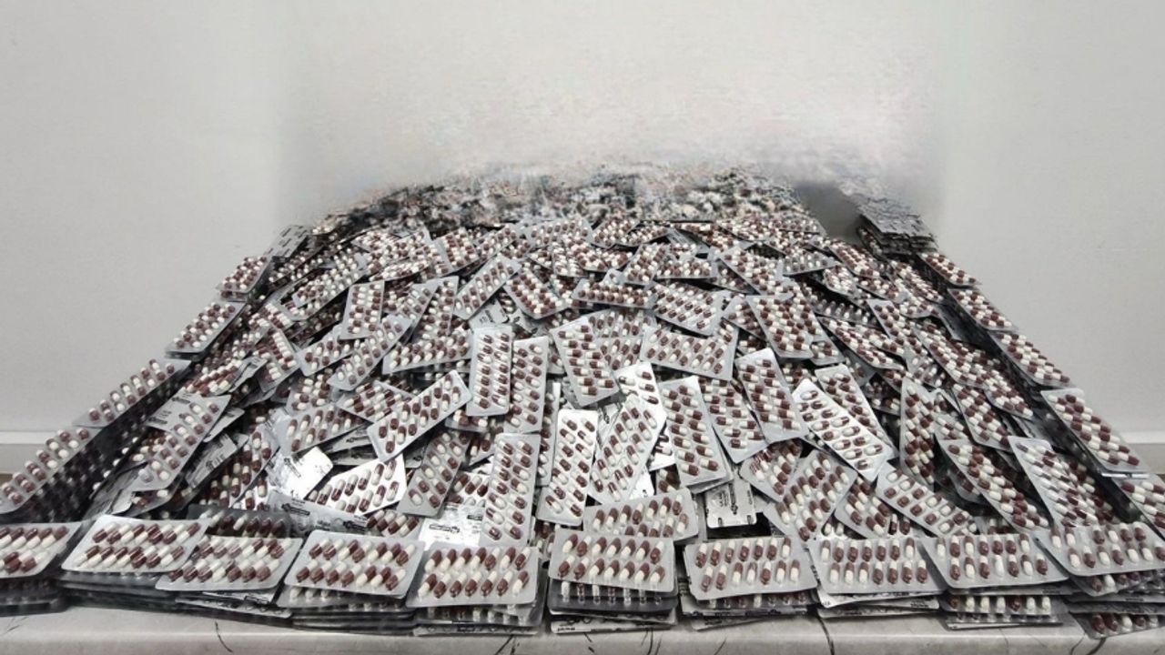 Çubuk’ta 14 Bin Sentetik Uyuşturucu Yakalandı, Sürücü Tutuklandı