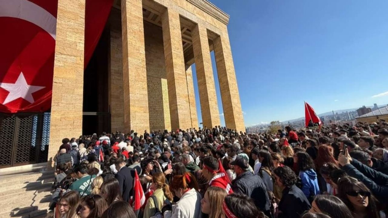 Cumhuriyetin 102. Yılında Anıtkabir’de Büyük Kalabalık