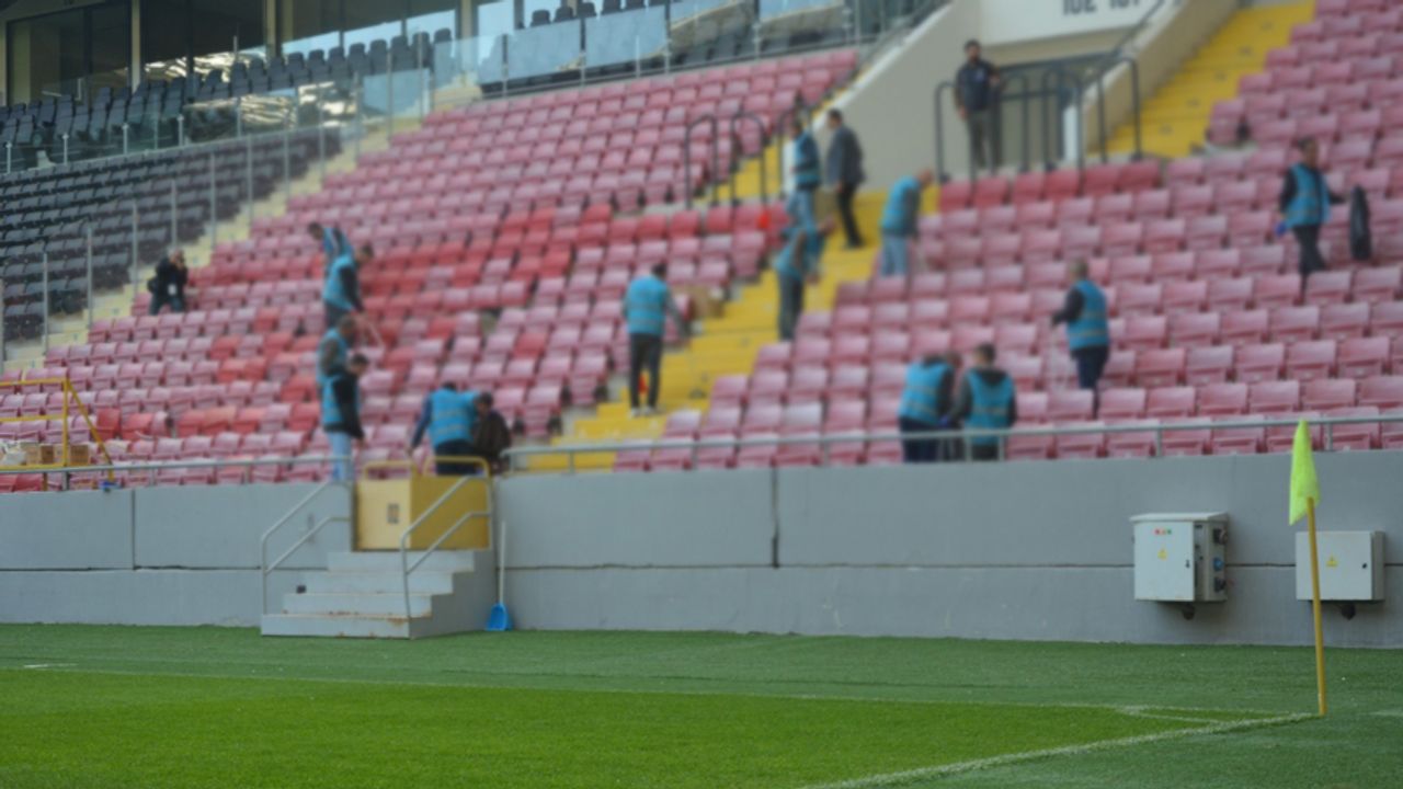 Eryaman Stadı’nda Anlamlı Temizlik: Denetimli Serbestlik Hükümlüleri Görevde