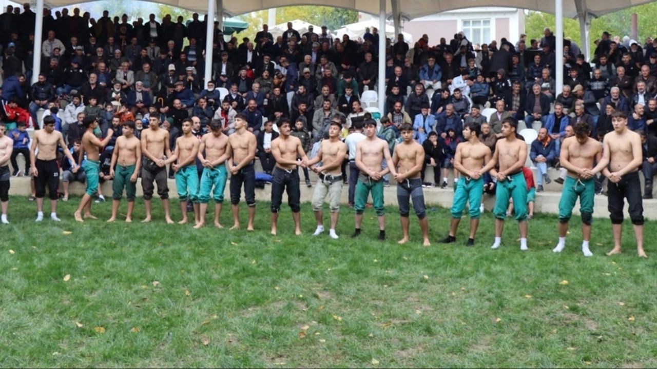 Erzurum’da 102 Yıllık Karakucak Güreşleri Başladı