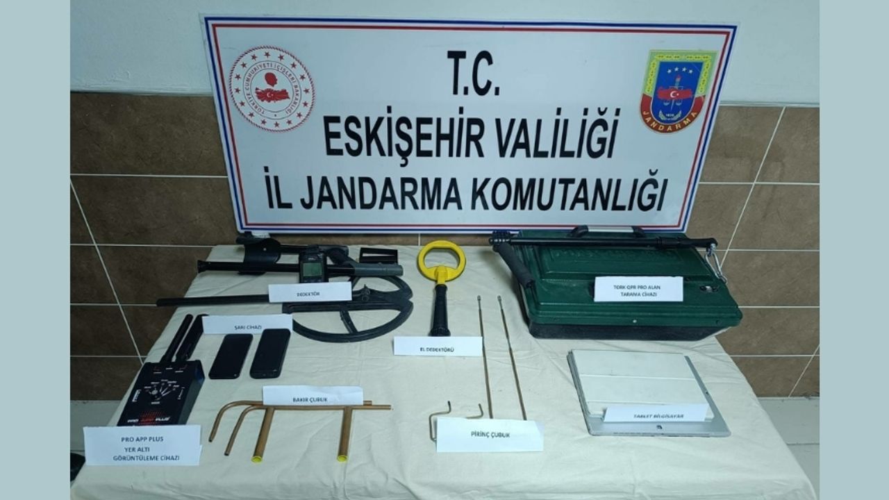 Eskişehir’de Define Avcılarına Suçüstü! 5 Gözaltı