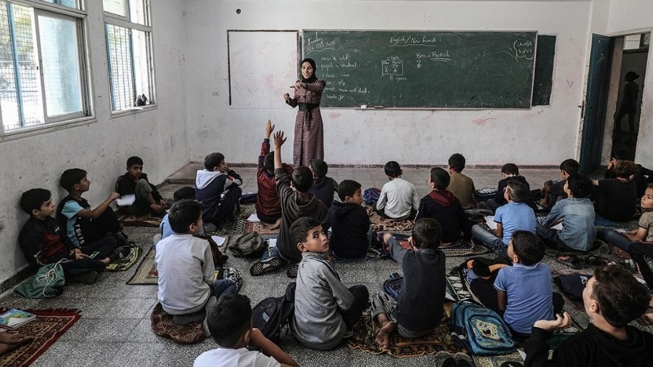 Gazze’de Okullar Açıldı: Öğrenciler İki Yıl Sonra Ders Başında