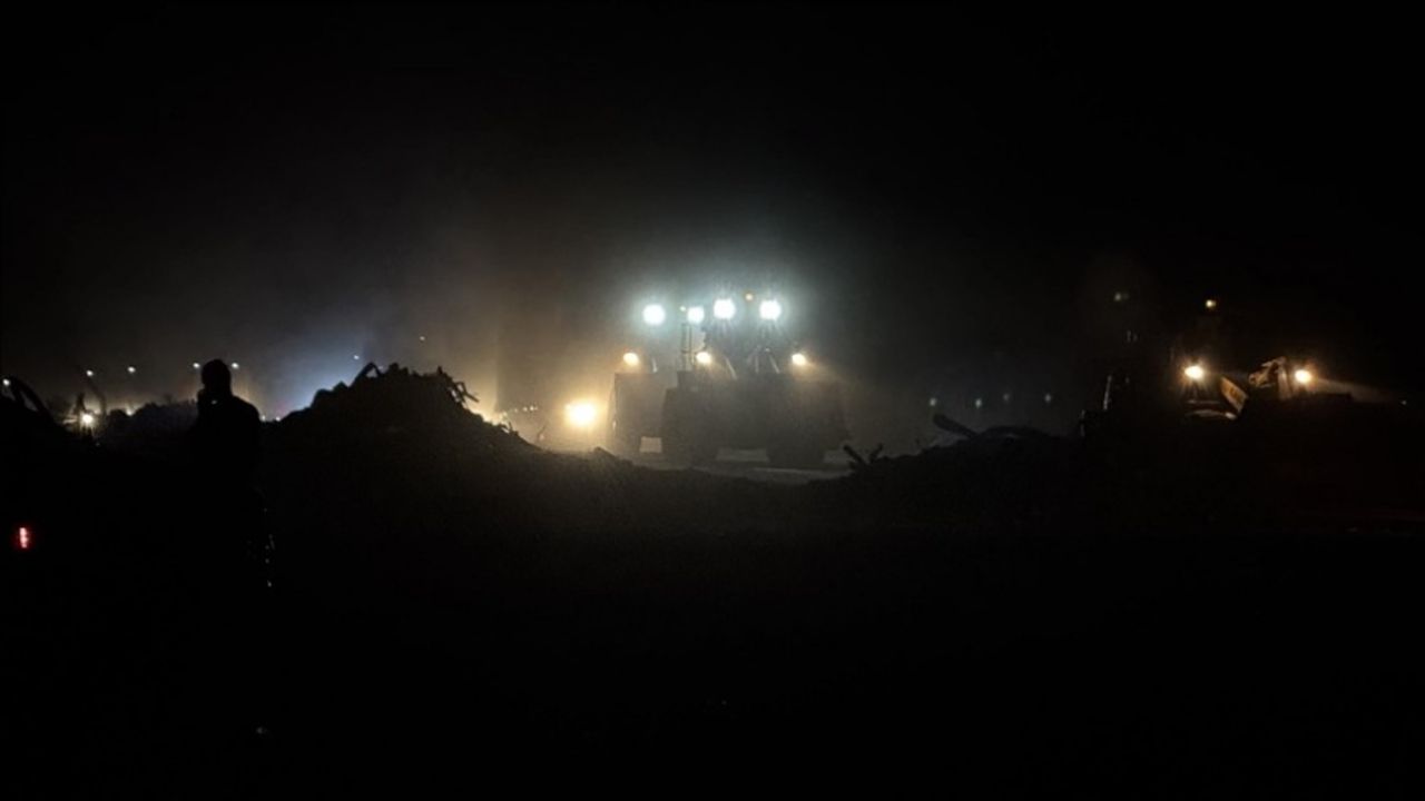 İsrail Saldırılarının Enkazı için Mısır’dan Gazze’ye Destek