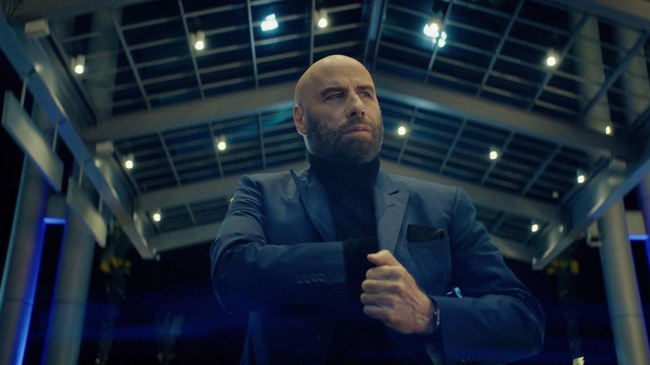 John Travolta, Katil Balinaların Arasında Hayatta Kalma Peşinde
