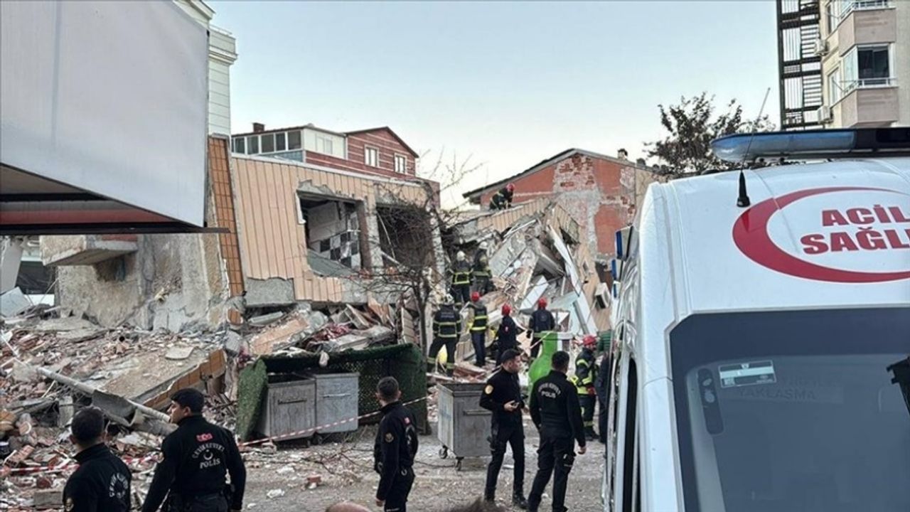 Kocaeli Gebze’de 6 Katlı Bina Yıkıldı: Ekipler Seferber Oldu