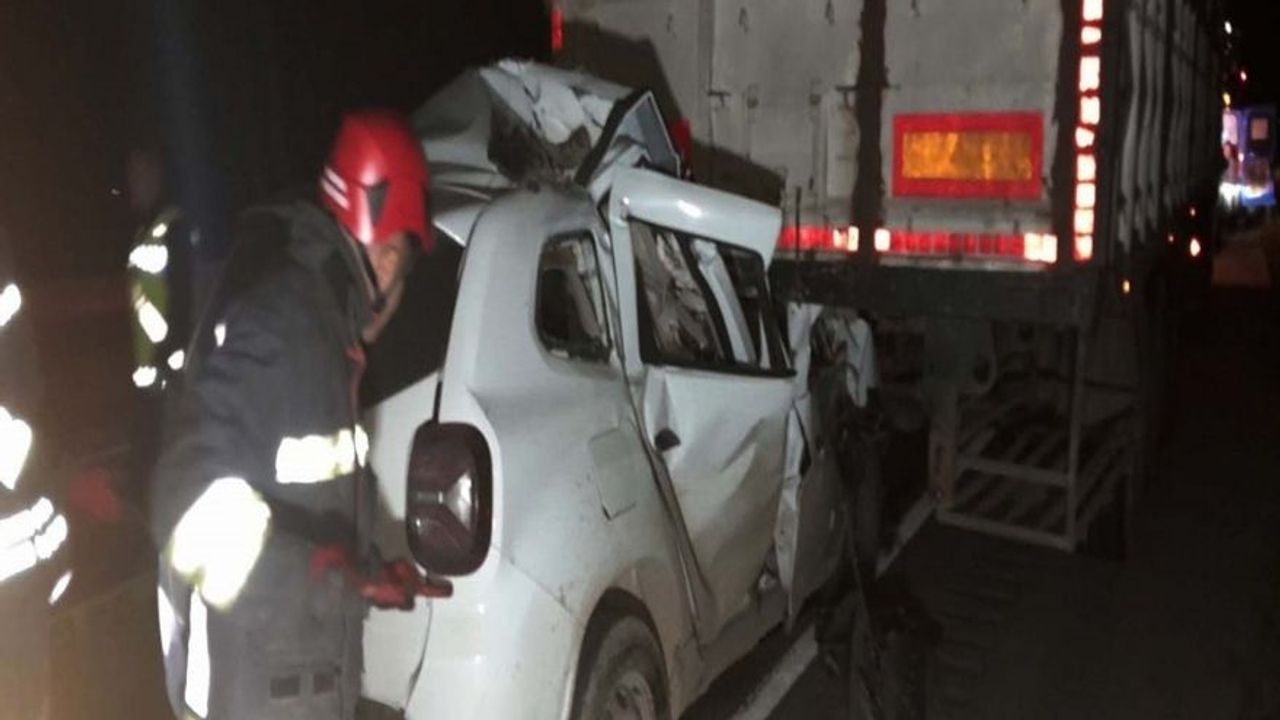 Konya Cihanbeyli’de Otomobil Tırın Altına Girdi: Sürücü Öldü