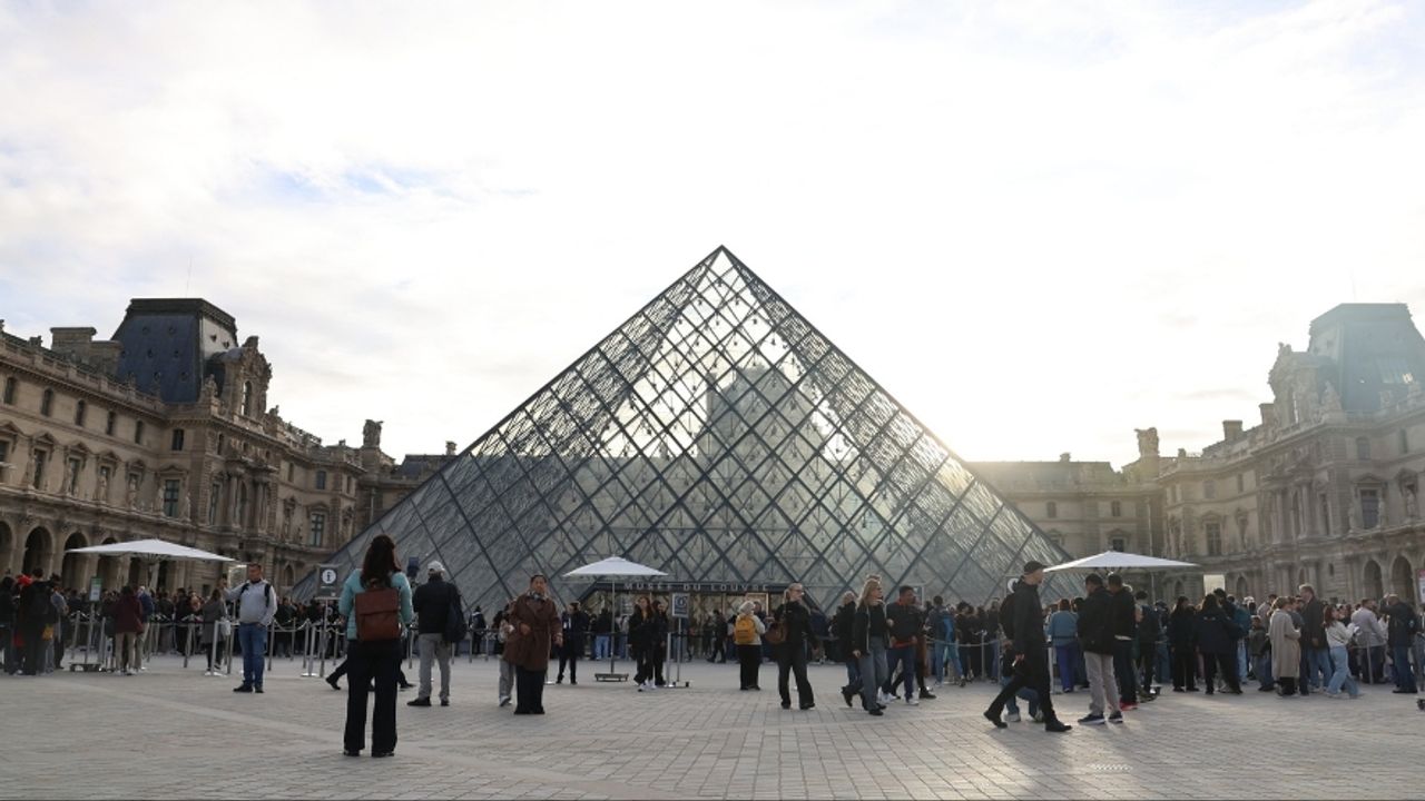 Louvre Mücevher Soyguncuları İtirafçı Oldu