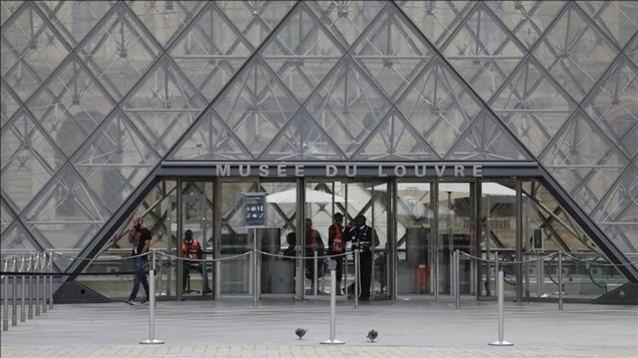 Louvre Müzesi'ndeki Bazı Mücevherler Merkez Bankasına Taşındı