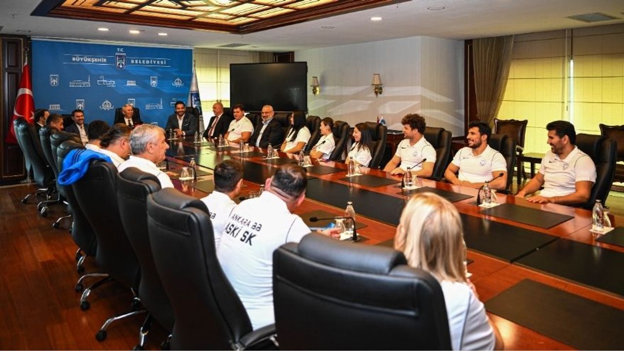 Mansur Yavaş Madalya Alan ASKİ Spor Kulübü Sporcularıyla Buluştu