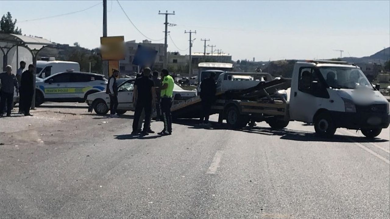 Mardin’de İki Araç Birbirine Girdi: 4 Kişi Yaralandı