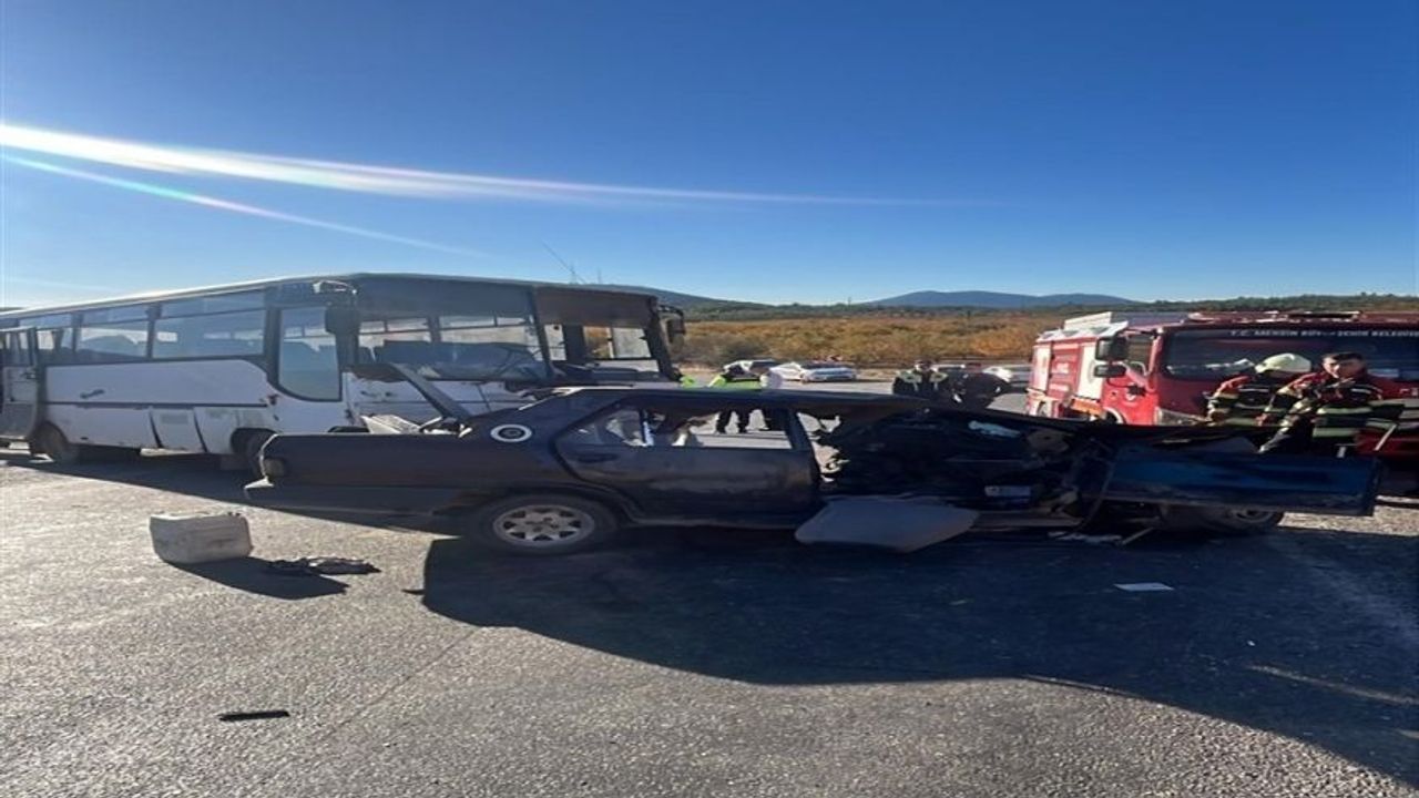 Mersin Gülnar’da Ölümlü Kaza: İşçi Midibüsü ile Otomobil Çarpıştı