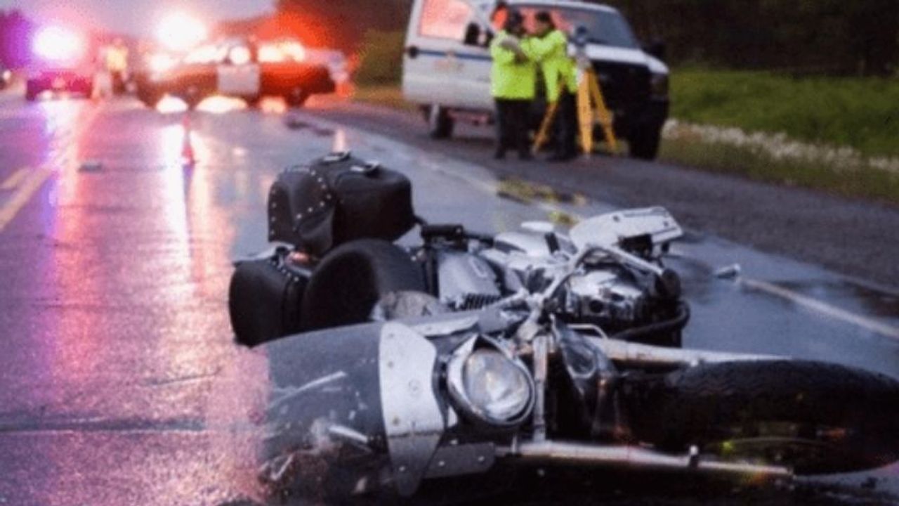 Mersin’de Motosiklet ile Otomobil Çarpıştı: Öğretmen Öldü, 1 Yaralı
