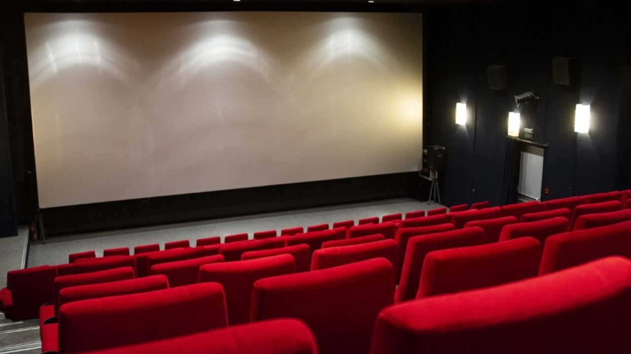 Rüyada Sinemaya Gitmek, Film İzlemek, Sinema Bileti Almak ve Boş Salon Görmek Ne Anlama Gelir?