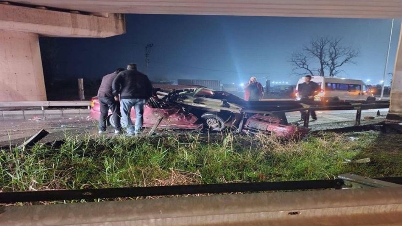 Tekirdağ Süleymanpaşa'da Ölümlü Kaza: Otomobil Bariyere Çarptı