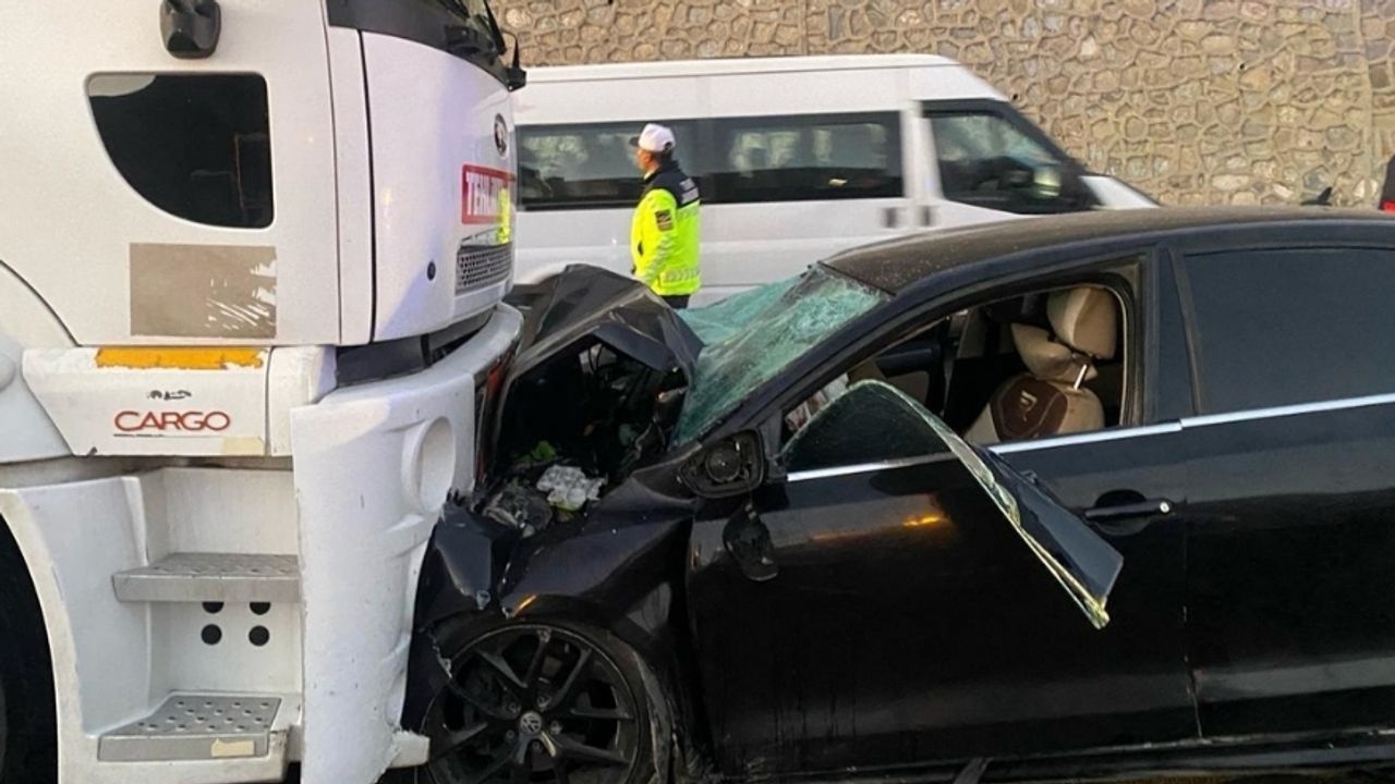 Van’da Şerit İhlali Kazaya Yol Açtı: 2 Ölü, 3’ü Çocuk 4 Yaralı